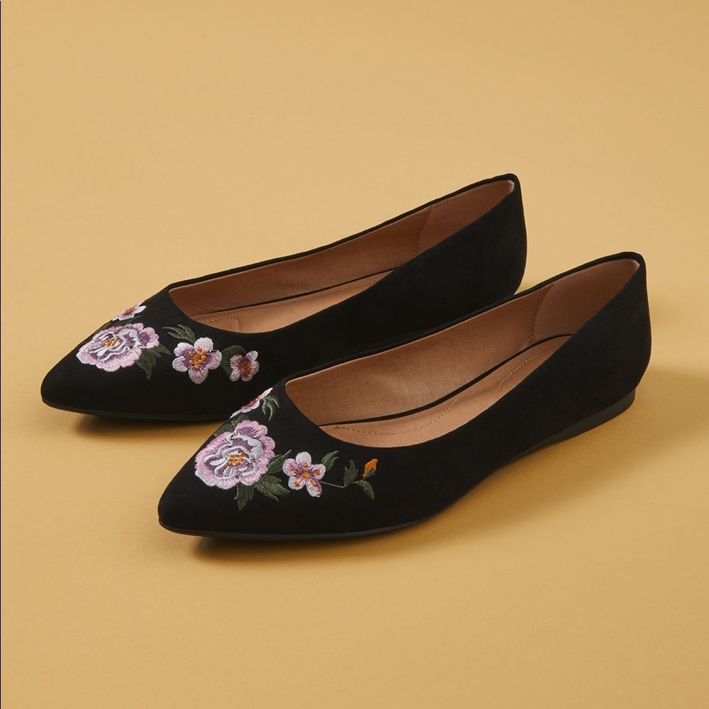 Lane Bryant floral embroidered pointed toe flat